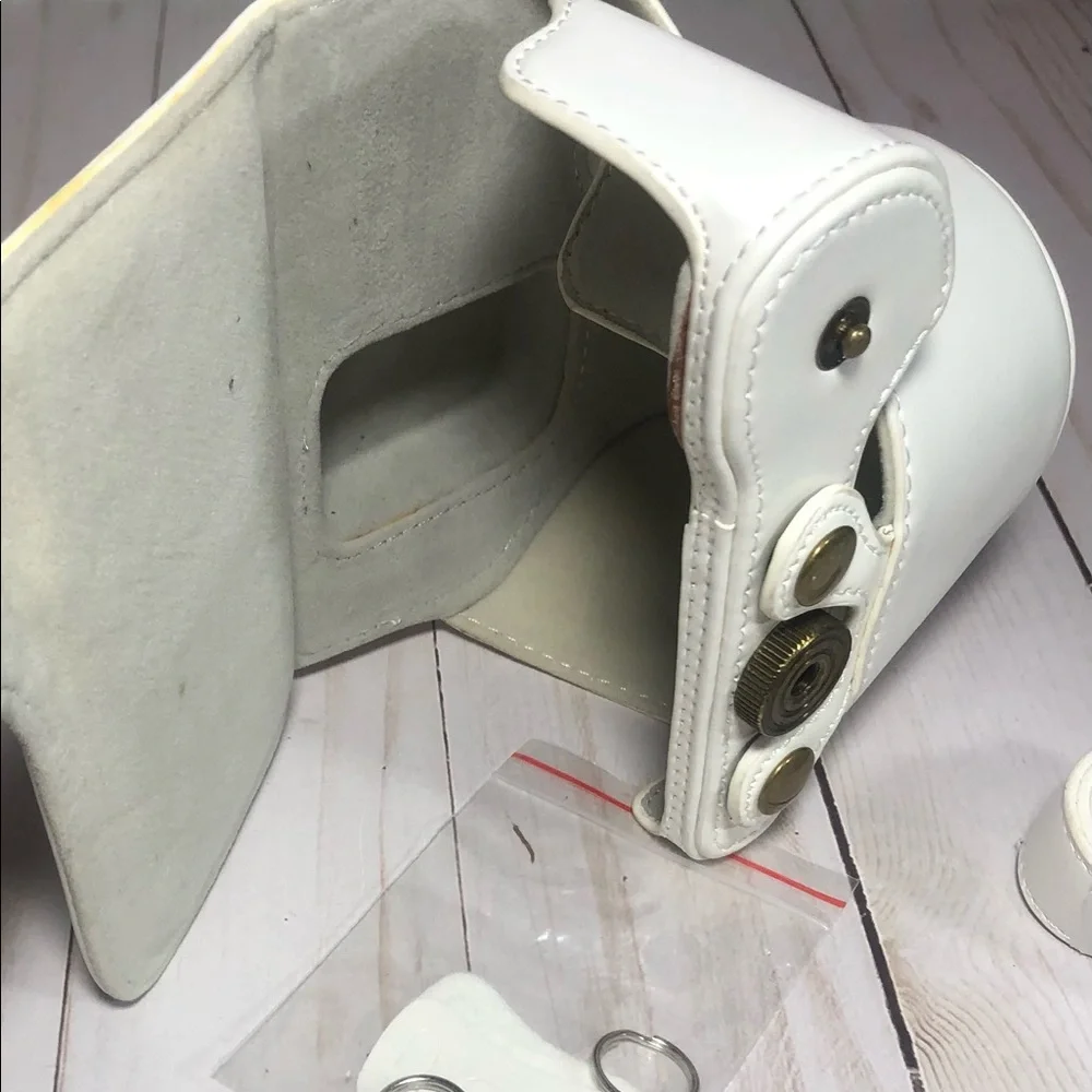 III5 MegaGear White Leather Camera Case w/Strap